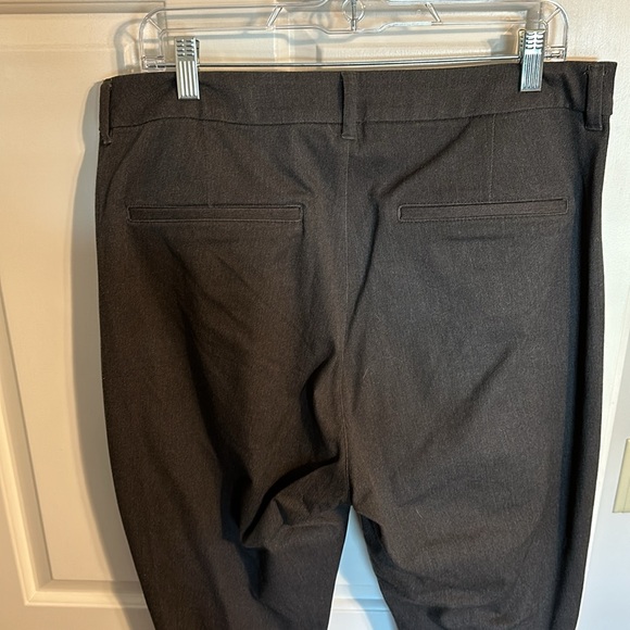 Old Navy High Rise Pixie Pant - Picture 3 of 4